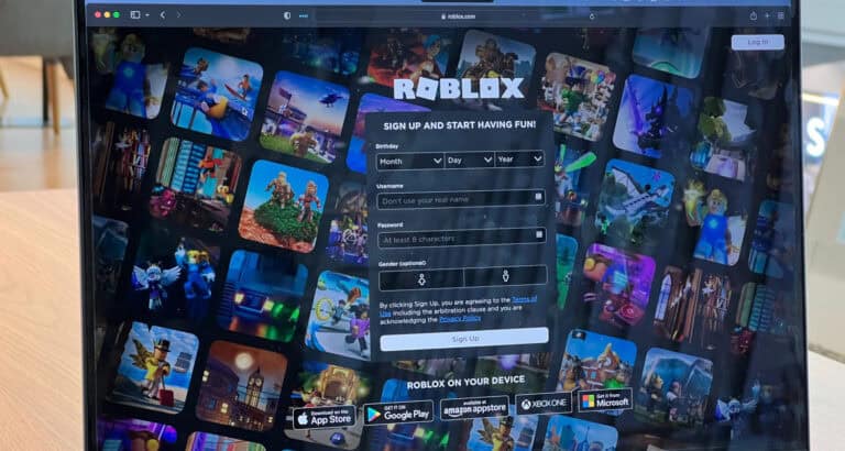 how to wear more than one hair on roblox