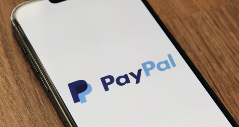 how does a buyer confirm delivery on paypal