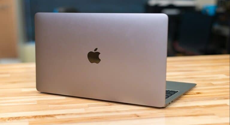 macbook aAir won't play videos